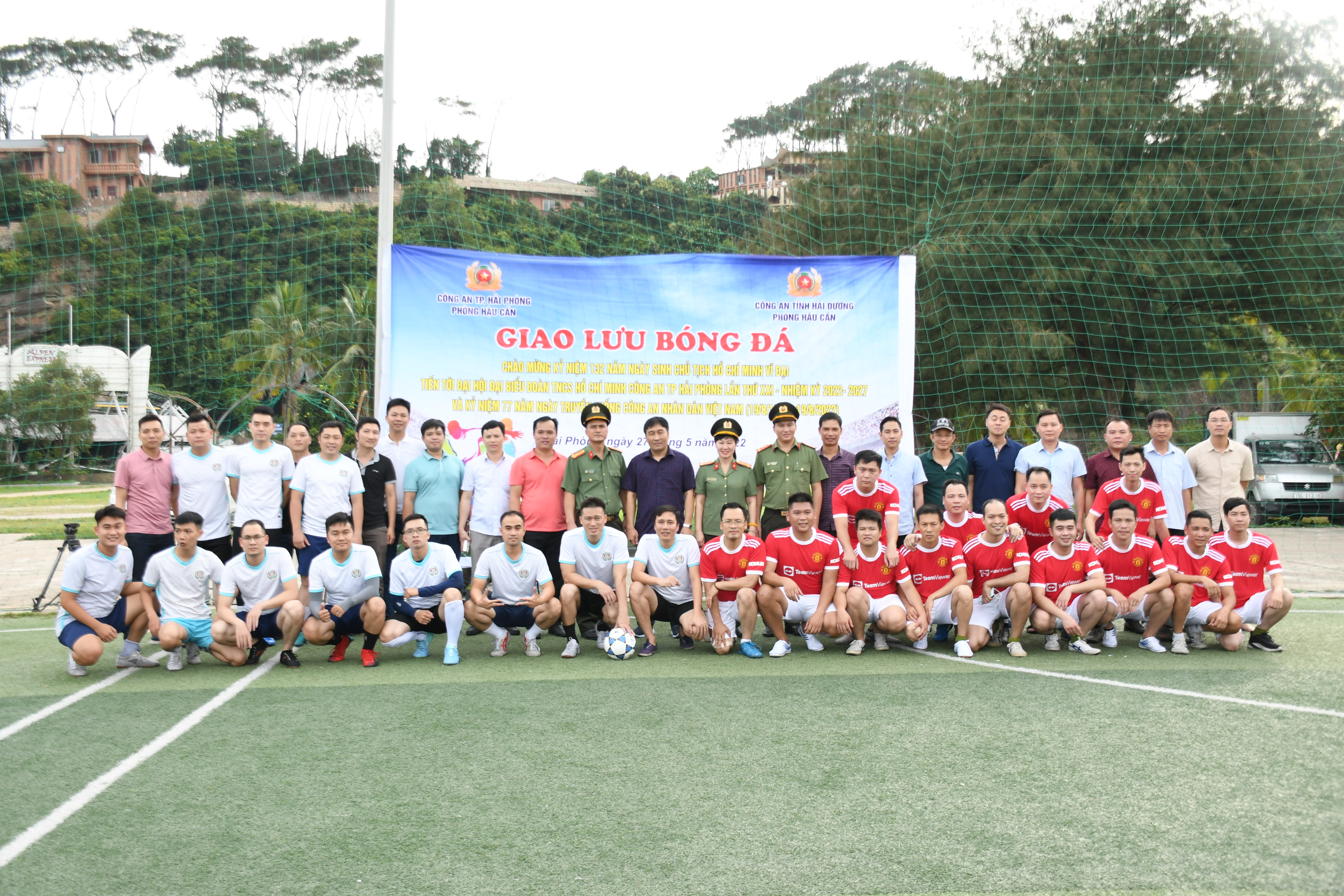 Giao lưu bóng đá giữa Phòng Hậu cần 2 đơn vị CATP Hải Phòng và Công an tỉnh Hải Dương